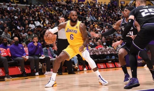 电子游戏-三加时不敌残阵国王 湖人三巨头磨合依然任重道远