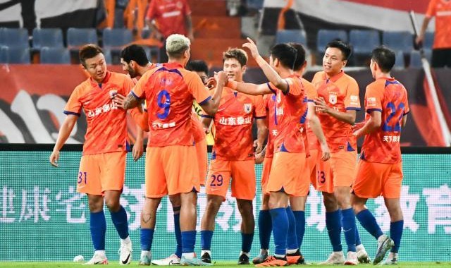 【中超】费莱尼贾德松进球 山东泰山2比1胜武汉三镇